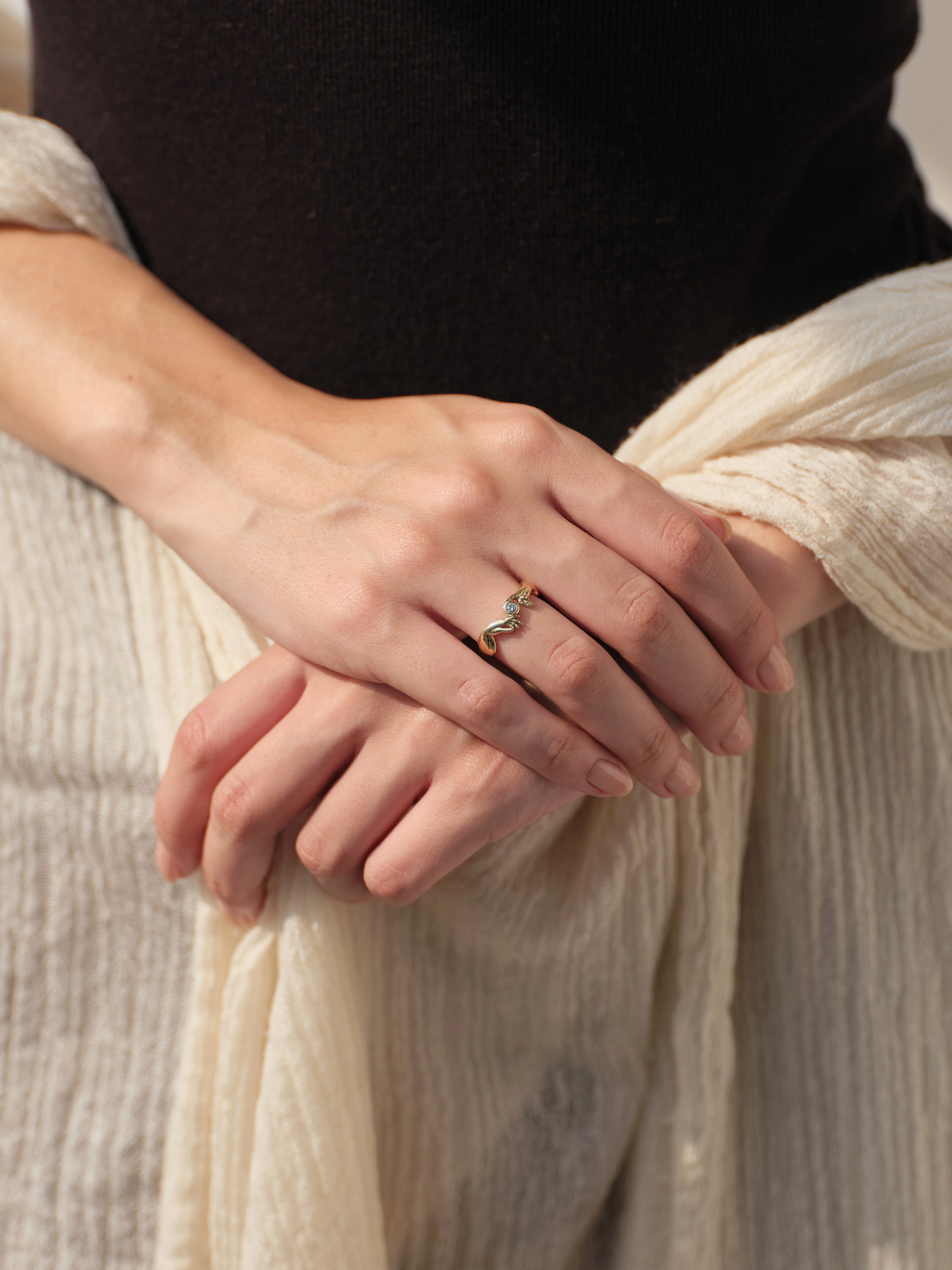 Hand gem hand